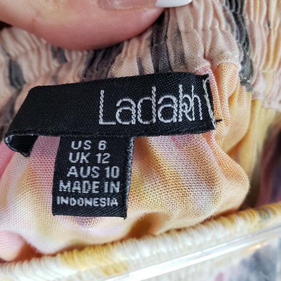 Ladakh Asymmetrical. Multi colored skirt Size 6 - Picture 4 of 5